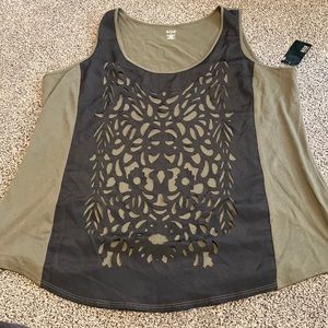 Woman’s Sleeveless Top